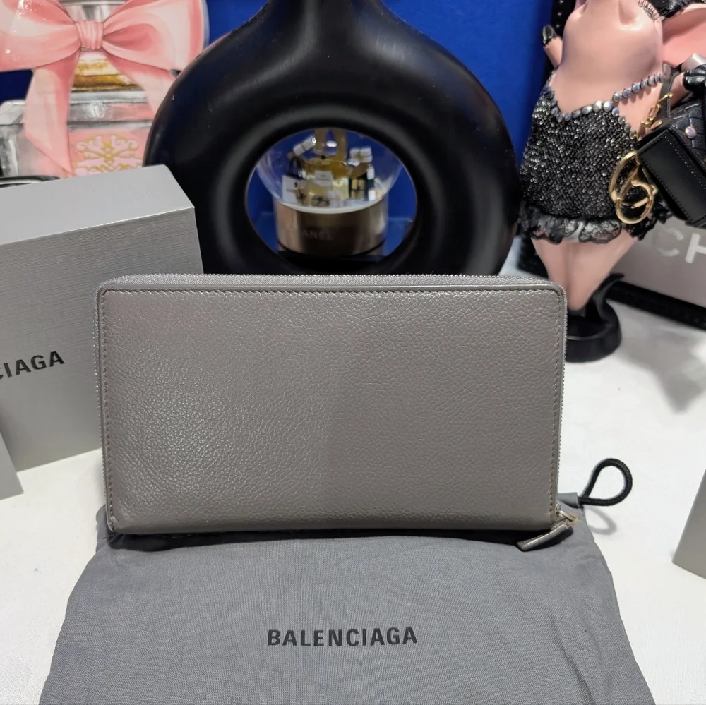 Balenciaga Gray Zip Around Leather Wallet🔥🔥 - Picture 4 of 16
